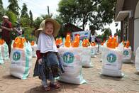 ALBİNOLARA YÖNELİK, HİJYEN, KIRTASİYE VE ERZAK YARDIMI YAPILDI