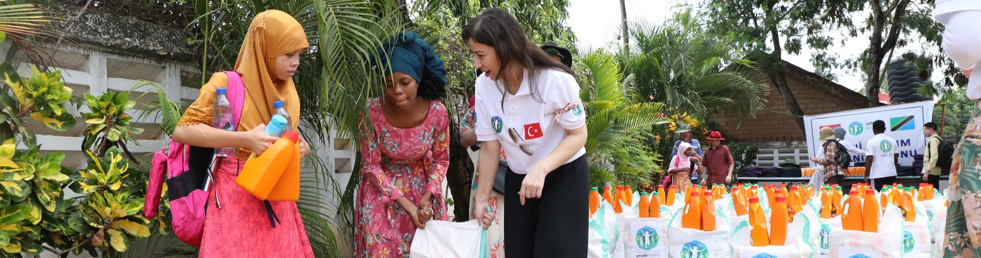 Albinolara yönelik Hijyen, Erzak Ve Kırtasiye Seti Dağıtımları Yapıldı