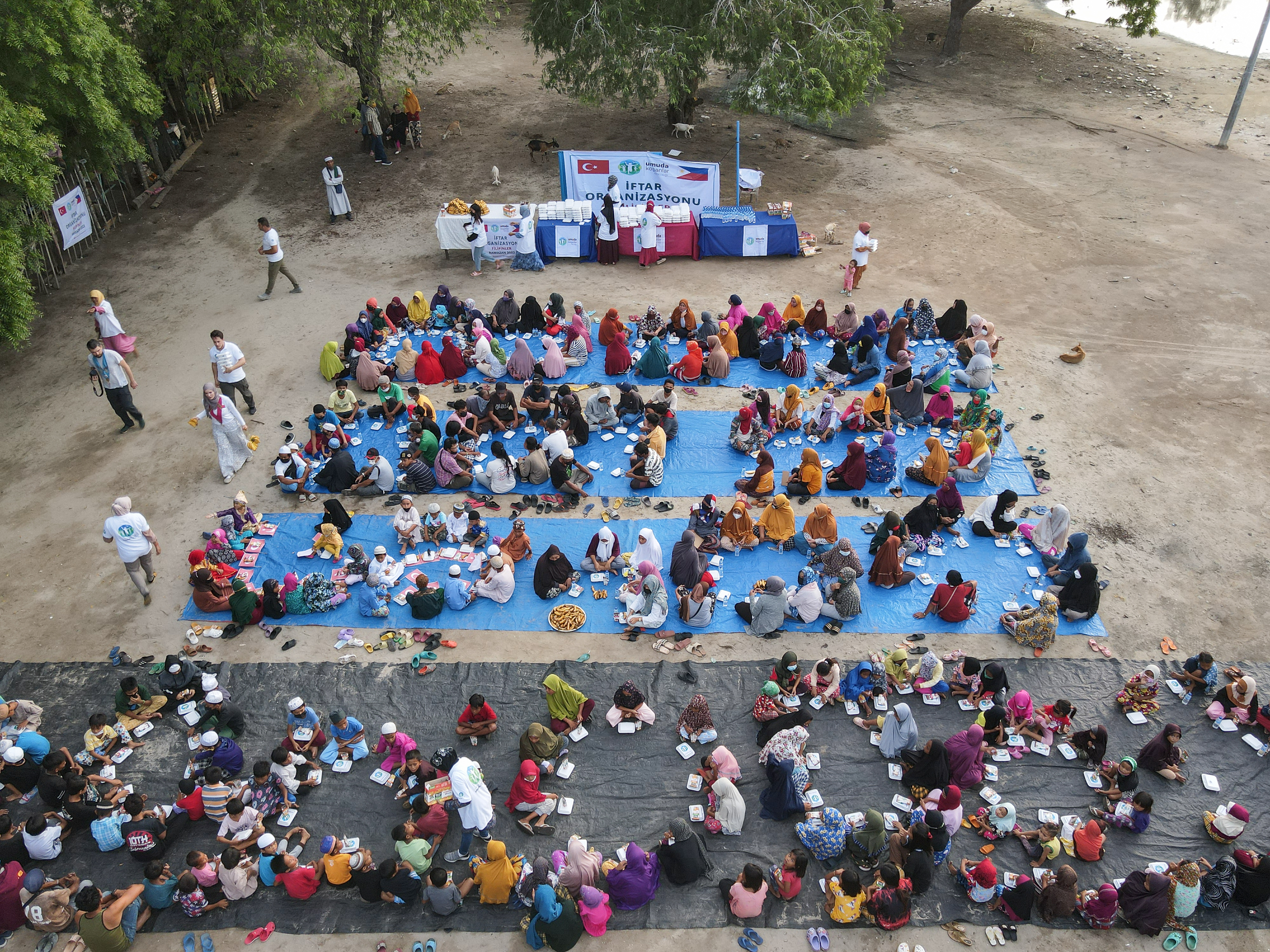 FİLİPİNLER'DE RAMAZAN SEVİNCİ