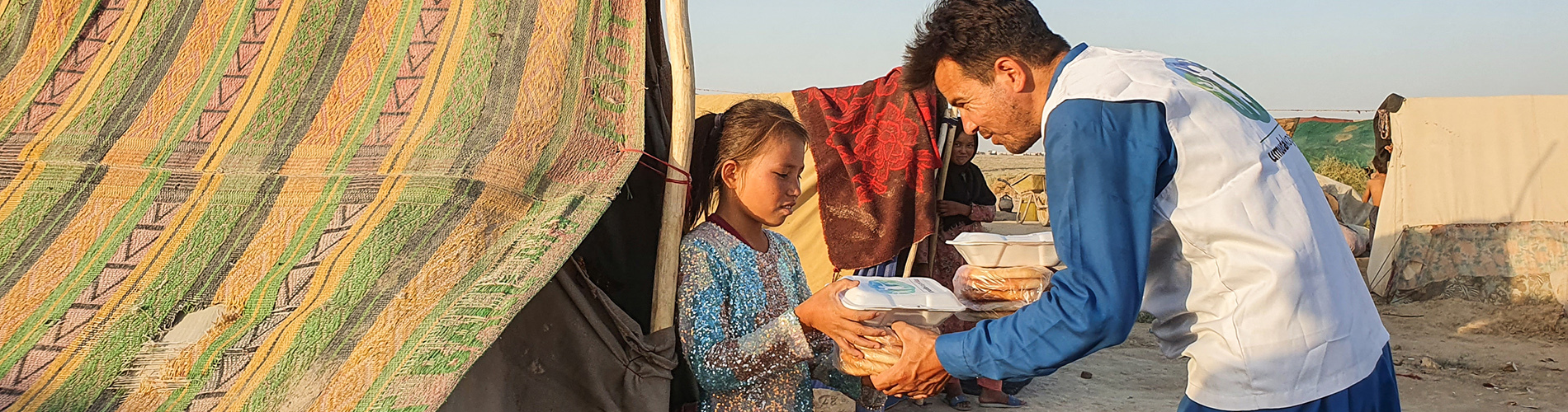 Karizi mülteci kampında sıcak yemeklerimizi dağıttık