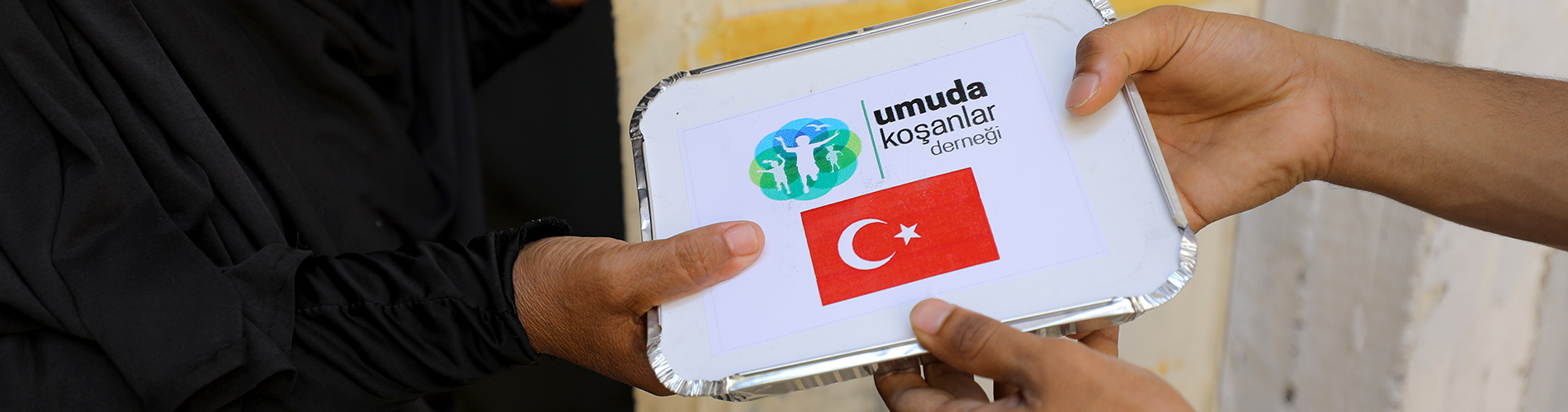 Sıcak Yemeklerimizi Gazze'de Dağıttık