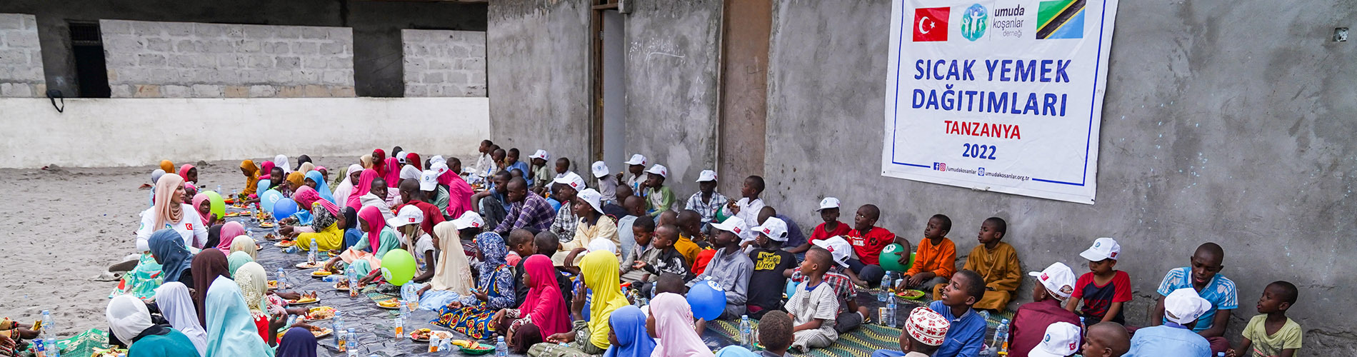 Tanzanya'da Yetimlerle Aynı Sofradaydık