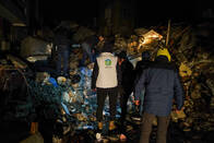 Deprem Bölgesindeyiz / Sıcak Yemek Dağıtımları Yaptık