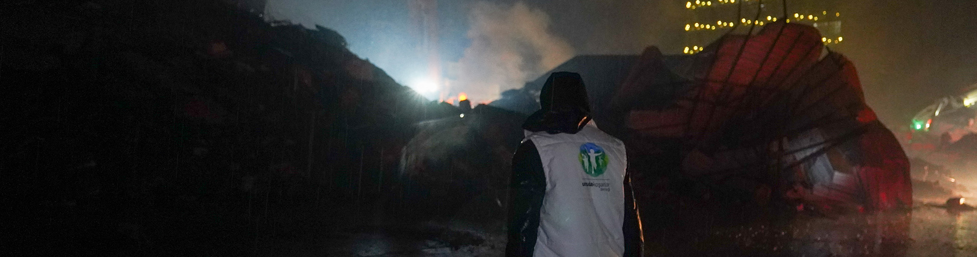 Deprem Bölgesindeyiz / Sıcak Yemek Dağıtımları Yaptık