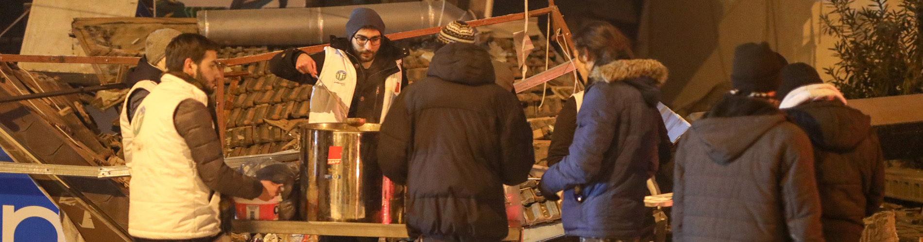 Hatay'da  Sıcak Yemek Dağıtımlarımız Devam Ediyor