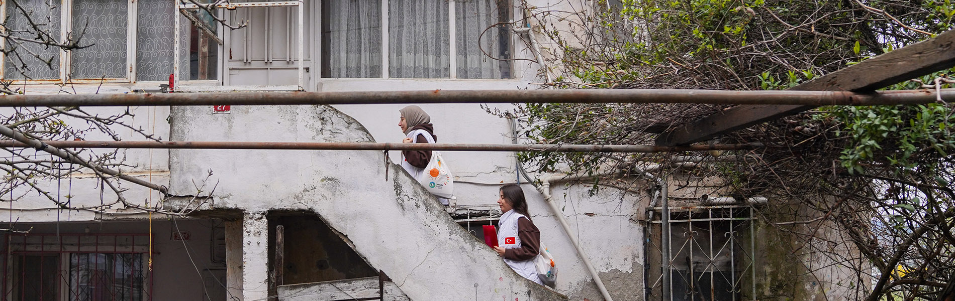 Çocuklara Bayramlık Bir Çanta Mutluluk Dağıttık