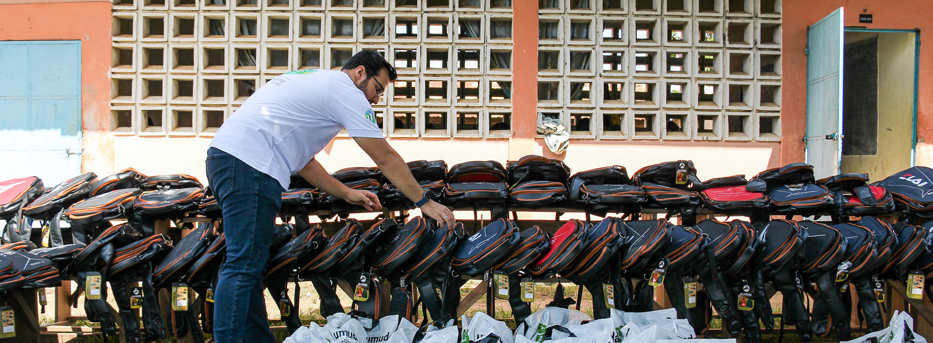 Togo’da Kırtasiye Dağıtımları ile Çocuklara Ulaştık