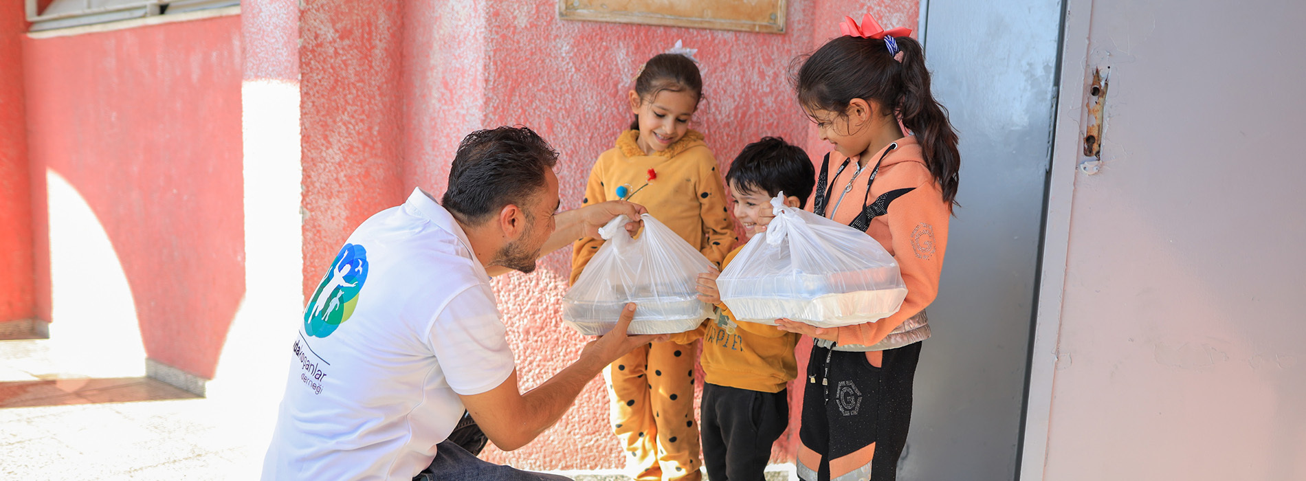 Gazze'de Acil Yardım Çalışmalarımız Devam Ediyor