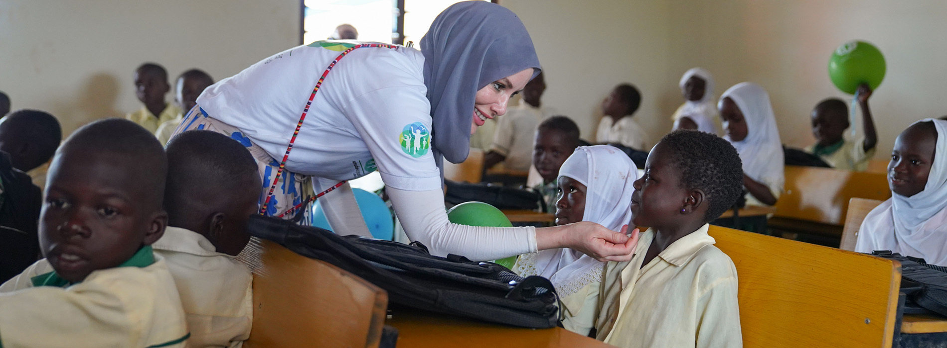 Gana'da Öğrencilere Kırtasiye Çantaları Hediye Ettik