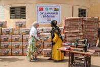 KALKINDIRMA PROJELERİMİZ KAPSAMINDA TOGO’DA DİKİŞ MAKİNELERİ DAĞITTIK