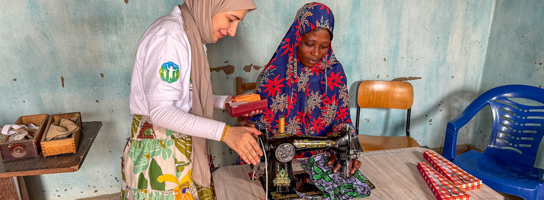 KALKINDIRMA PROJELERİMİZ KAPSAMINDA TOGO’DA DİKİŞ MAKİNELERİ DAĞITTIK