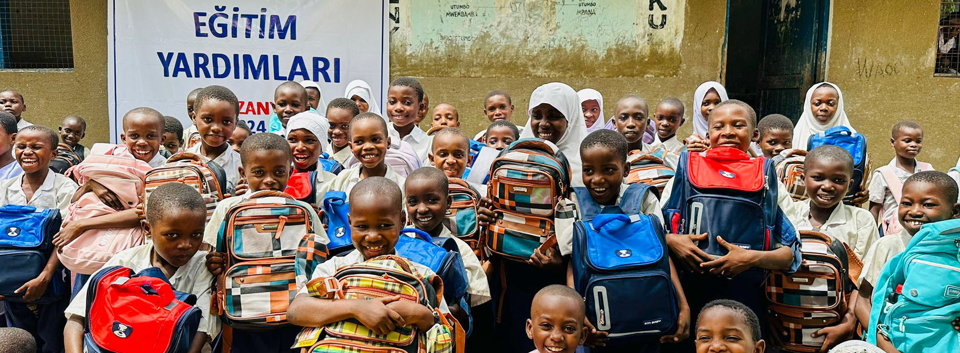 KIRTASİYE DAĞITIMLARIMIZ İLE TANZANYA’NIN KÖYLERİNDEYİZ