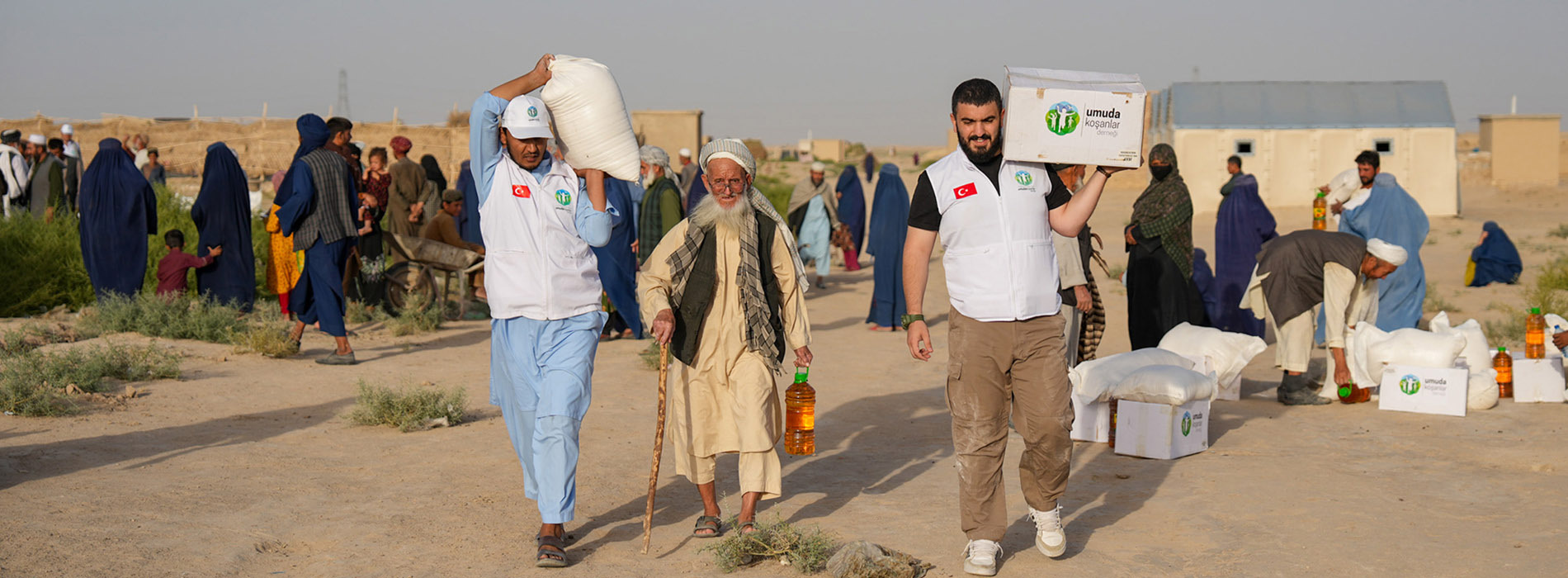 Afganistan’da Gıda Paketi, Sıcak Yemek ve Zekat Dağıttık