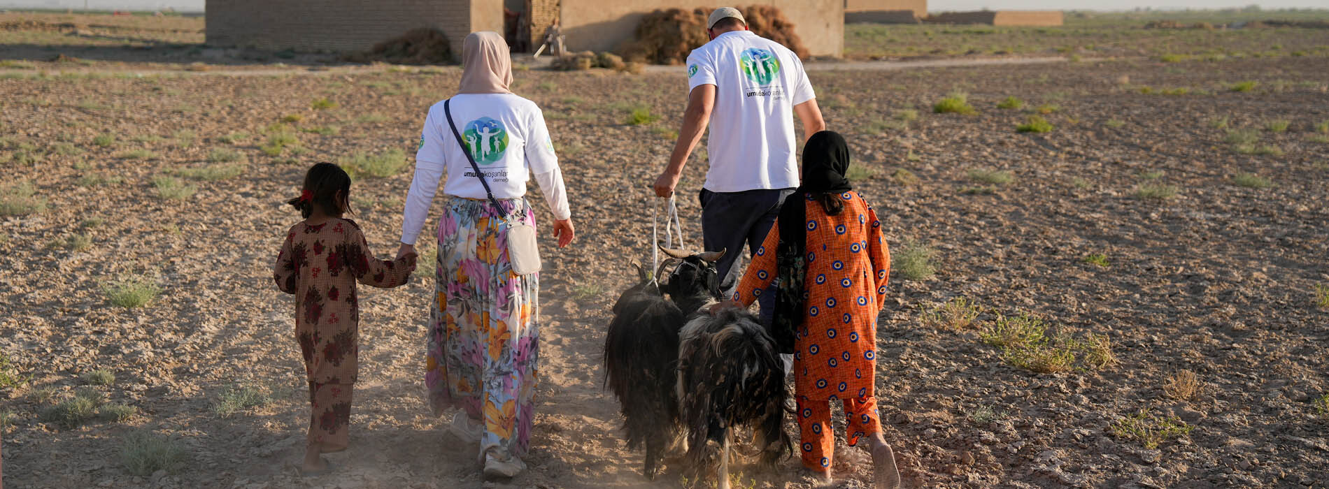 Afganistan’da Dikiş Makinesi ve Süt Keçisi Dağıtımlarında Bulunduk 