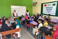 Karaçi’de Arakanlı Öğrencilere Kırtasiye Desteği Verdik